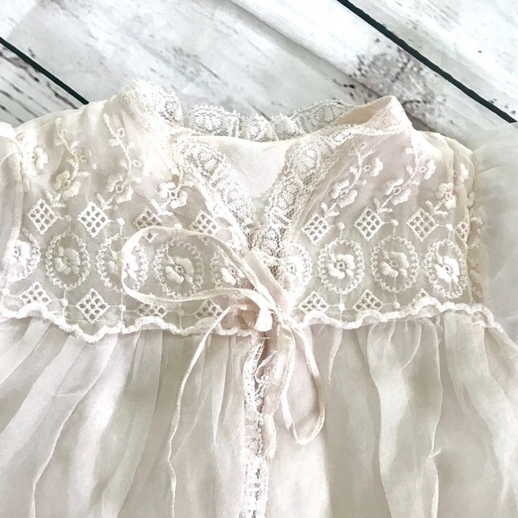 Vintage pale pink embroidered lace baby open dress - Picture 3 of 4